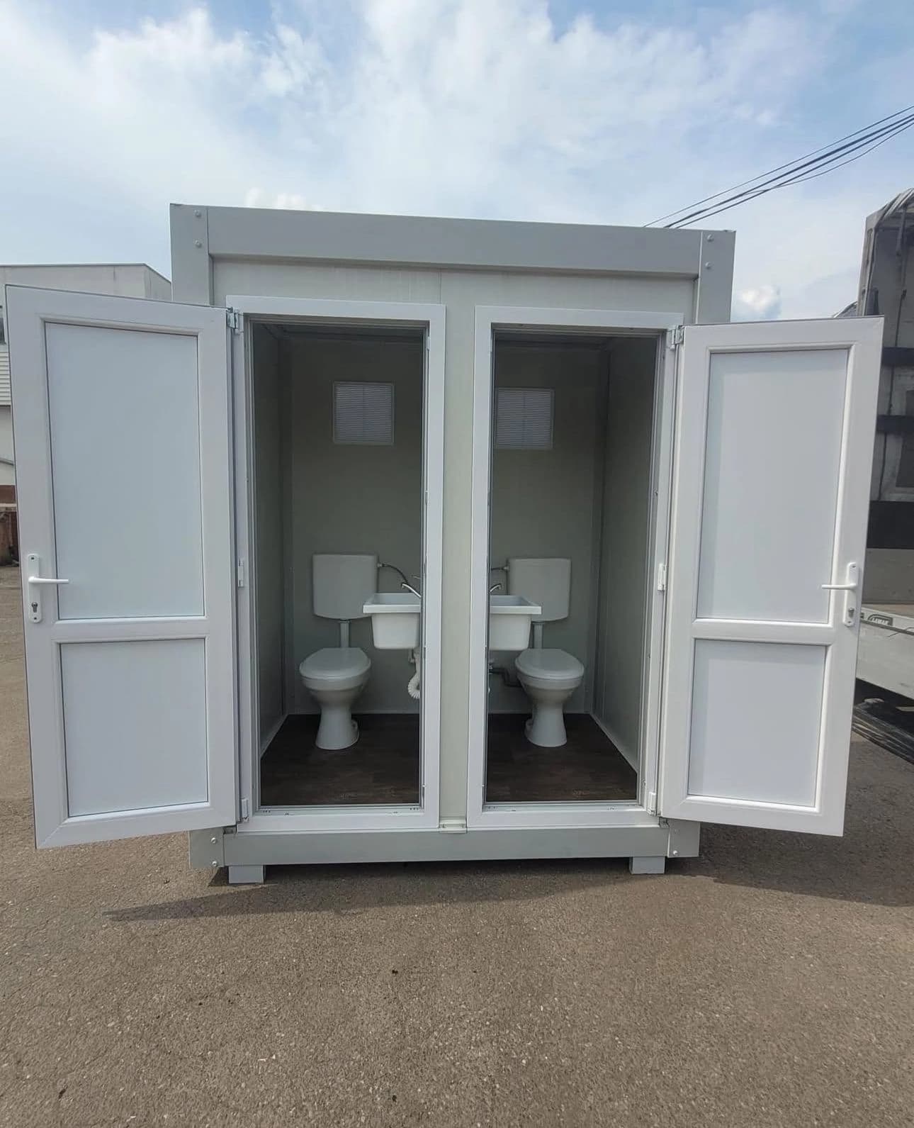 Container tip toaletă publică